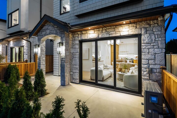 Property Photo:  6682 Napier Street 2  BC V5B 2C3 