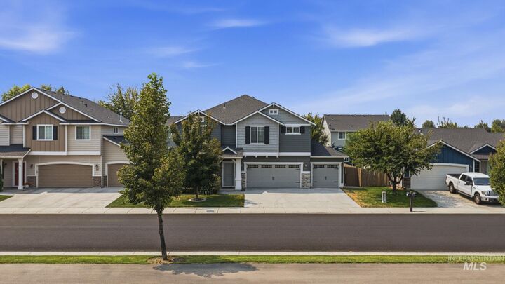 Property Photo:  401 E Joshua Tree Dr  ID 83646 
