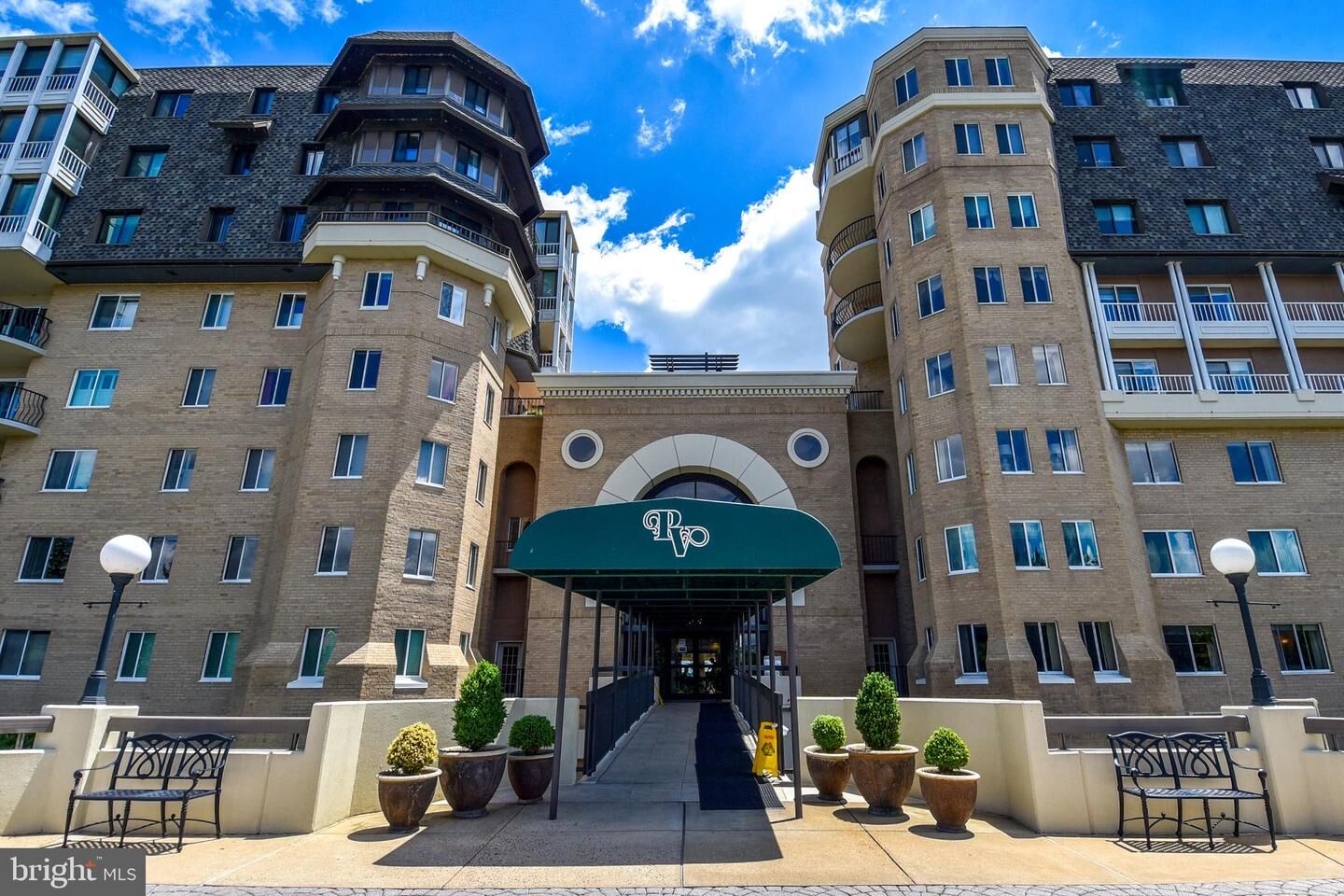 Property Photo:  1250 S Washington Street 604  VA 22314 