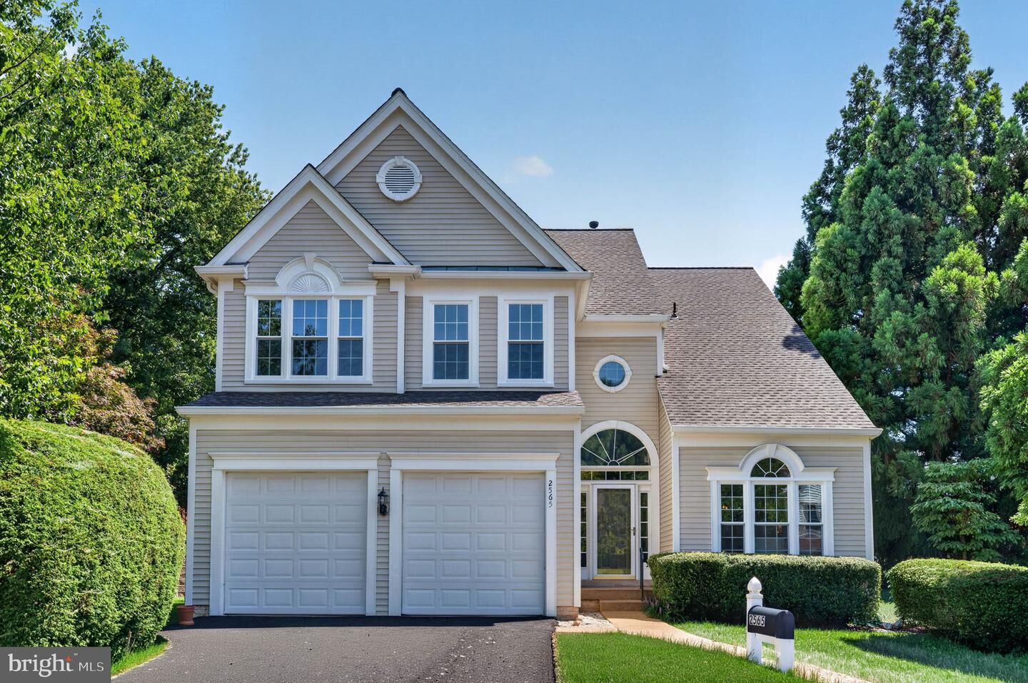 Property Photo: 2565 Holly Manor Drive VA 22043