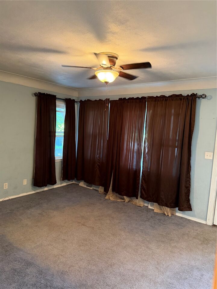 Property Photo: 344 SW 28th Avenue IA 52404