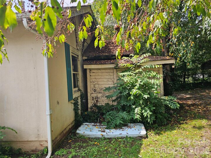 Property Photo:  504 NW Hospital Avenue  NC 28645 
