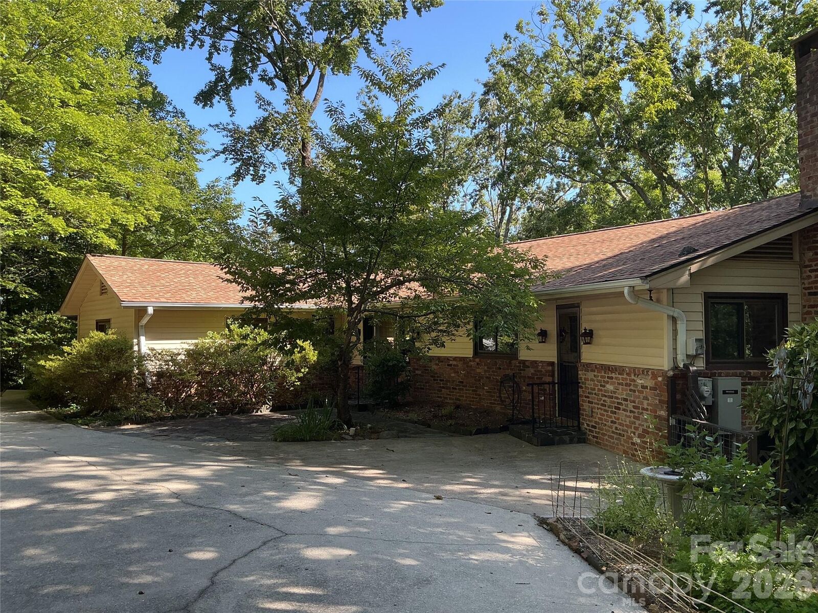 Property Photo:  12 E Park Drive  NC 28782 