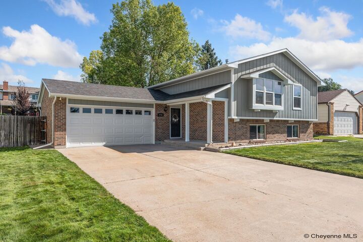 Property Photo: 2700 Sagebrush Ave WY 82009