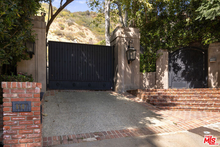 Property Photo:  9507 Heather Rd  CA 90210 