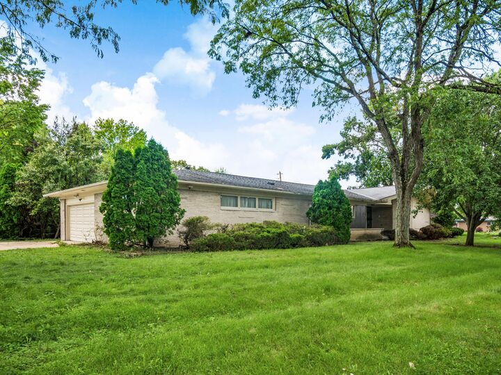 Property Photo:  1633 S Roosevelt Avenue  OH 43209 