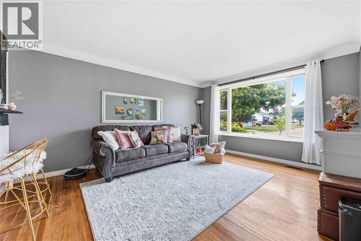 Property Photo:  840 Rosedale Avenue  ON N7V 2A5 