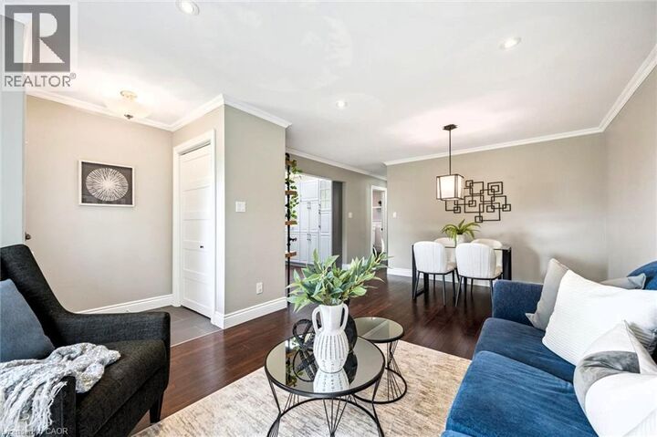 Property Photo: 46 Southwood Court ON N2E 2H9