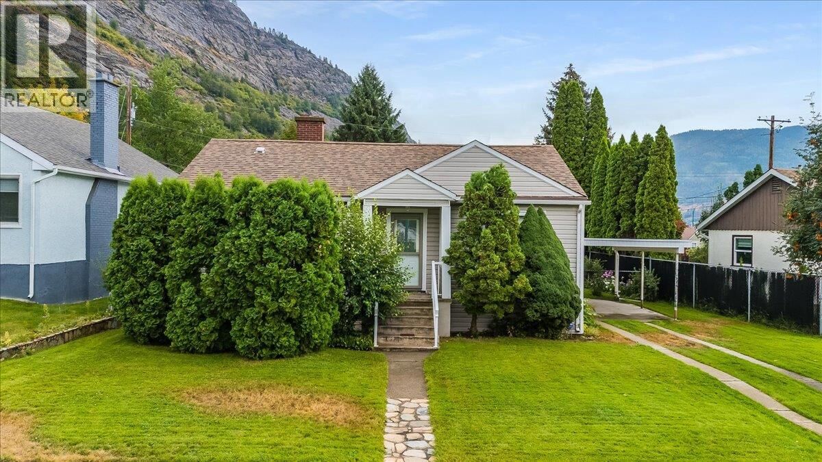 Property Photo: 306 Sylvia Crescent BC V1R 1A5