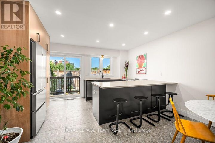 Property Photo:  575 Old St Patrick Street 17  ON K1N 9H5 