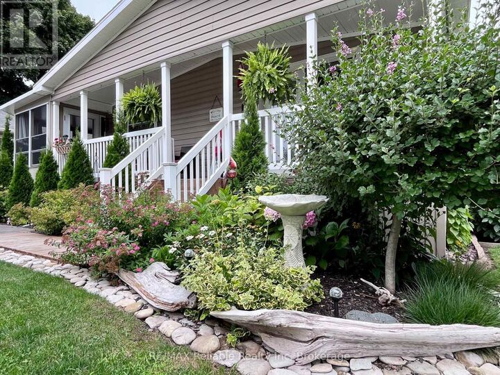 Property Photo: 52 Cherokee Lane ON N7A 3Y2