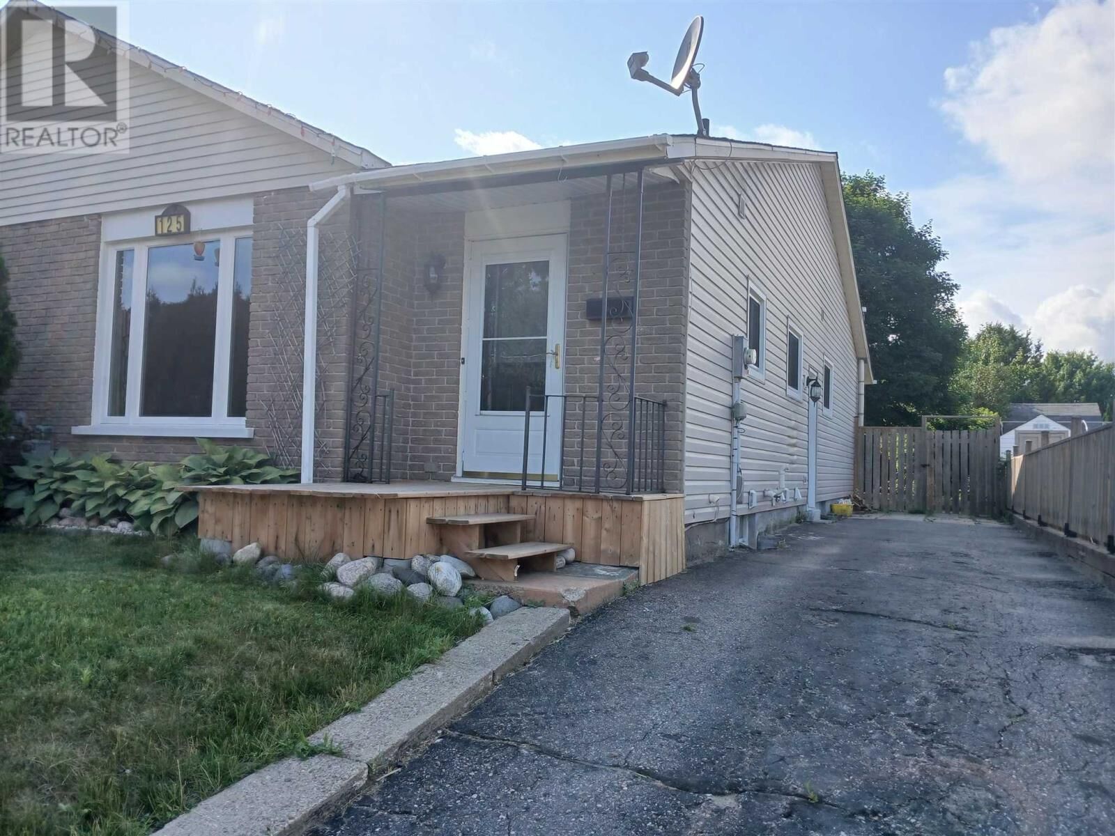 Property Photo: 125 Laurier Rd ON P5A 2V1