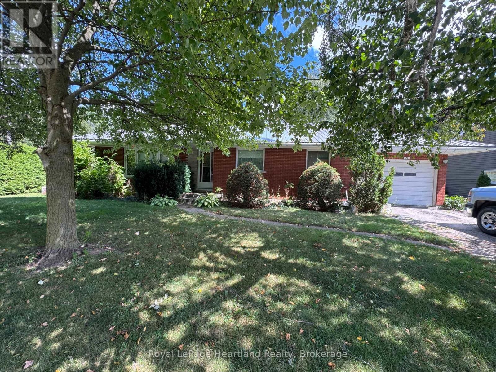 Property Photo:  2021 Princess Street North  ON N0G 1X0 
