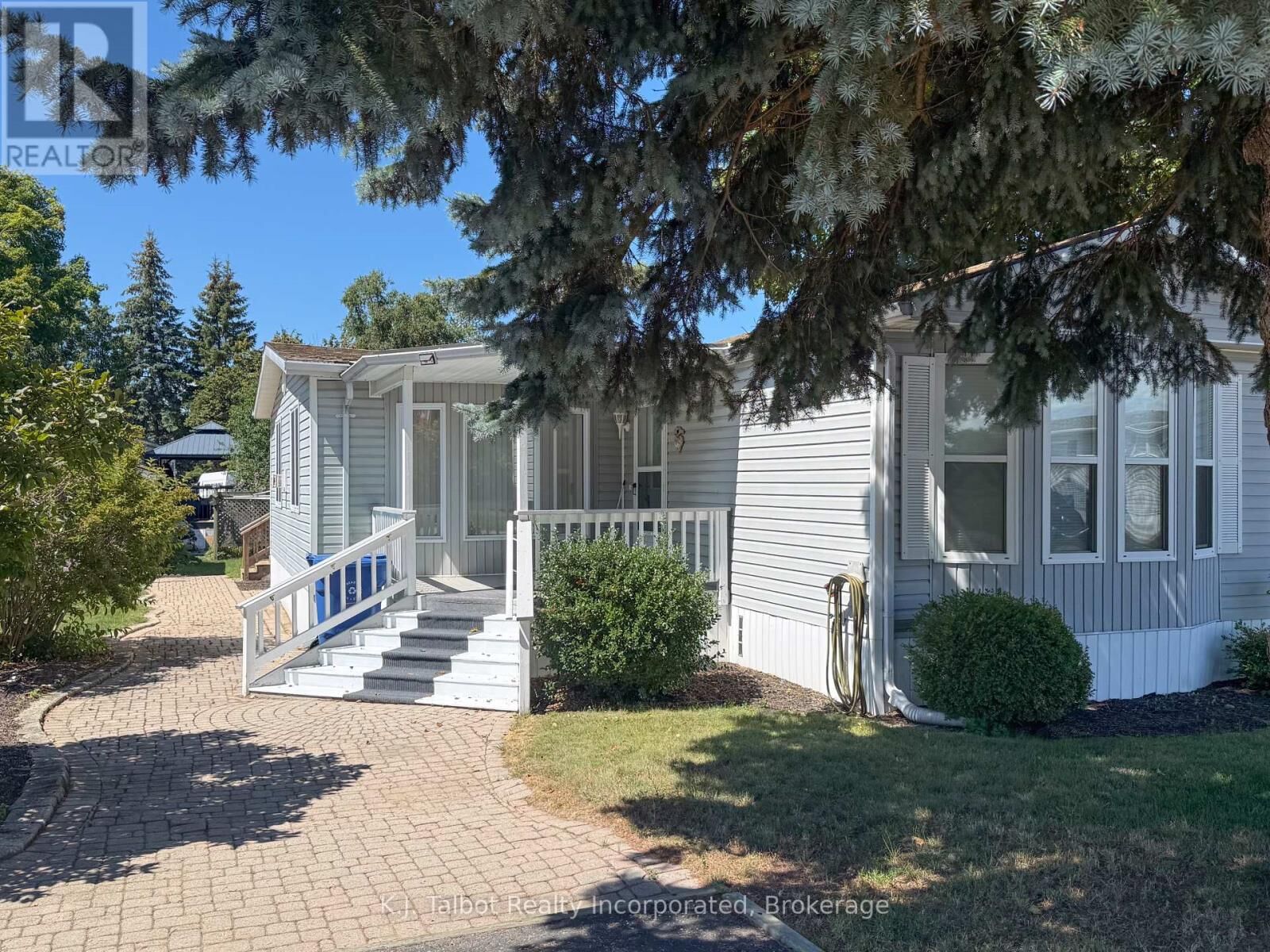 Property Photo: 55 Algonquin Lane ON N7A 3Y2