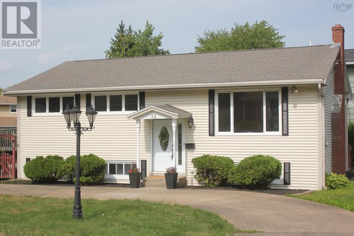 32 Swan Crescent — photo 1