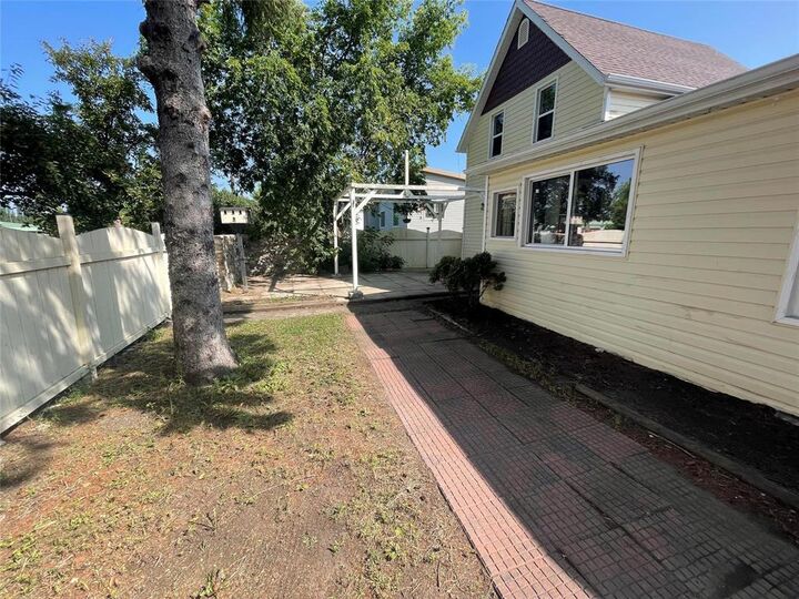 Property Photo:  220 Ottawa Street  MB R0K 0H0 