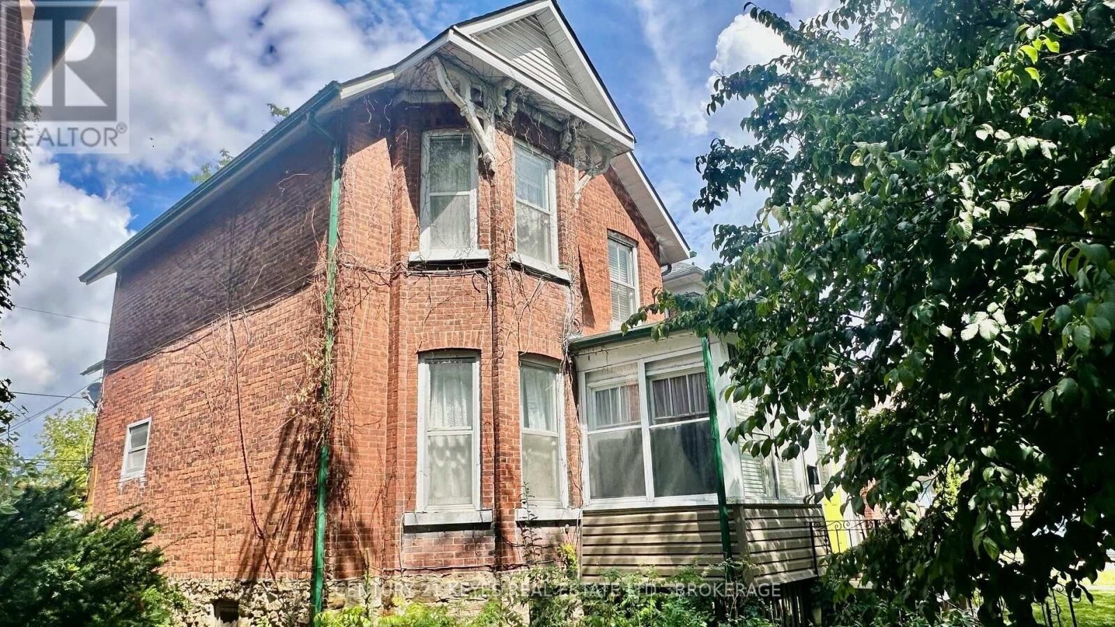 Photo de la propriété:  216 Brock Street  ON K7G 1K4 