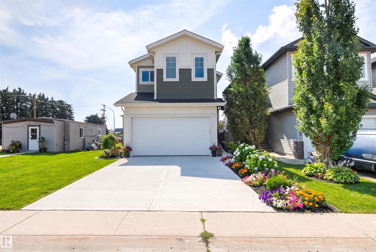 Property Photo:  5003 53 Avenue  AB T0C 0V0 