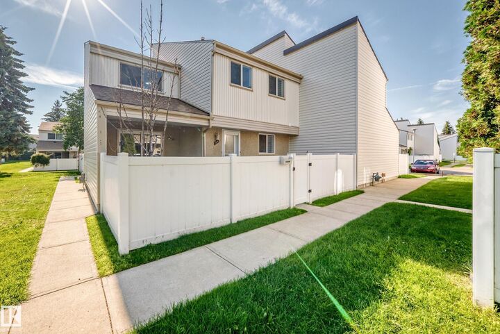 Property Photo:  54 Woodvale Village NW  AB T6L 1W4 