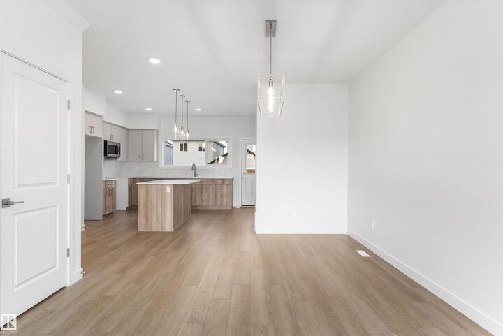 Property Photo:  1012 14 Avenue NW  AB T6T 2W8 