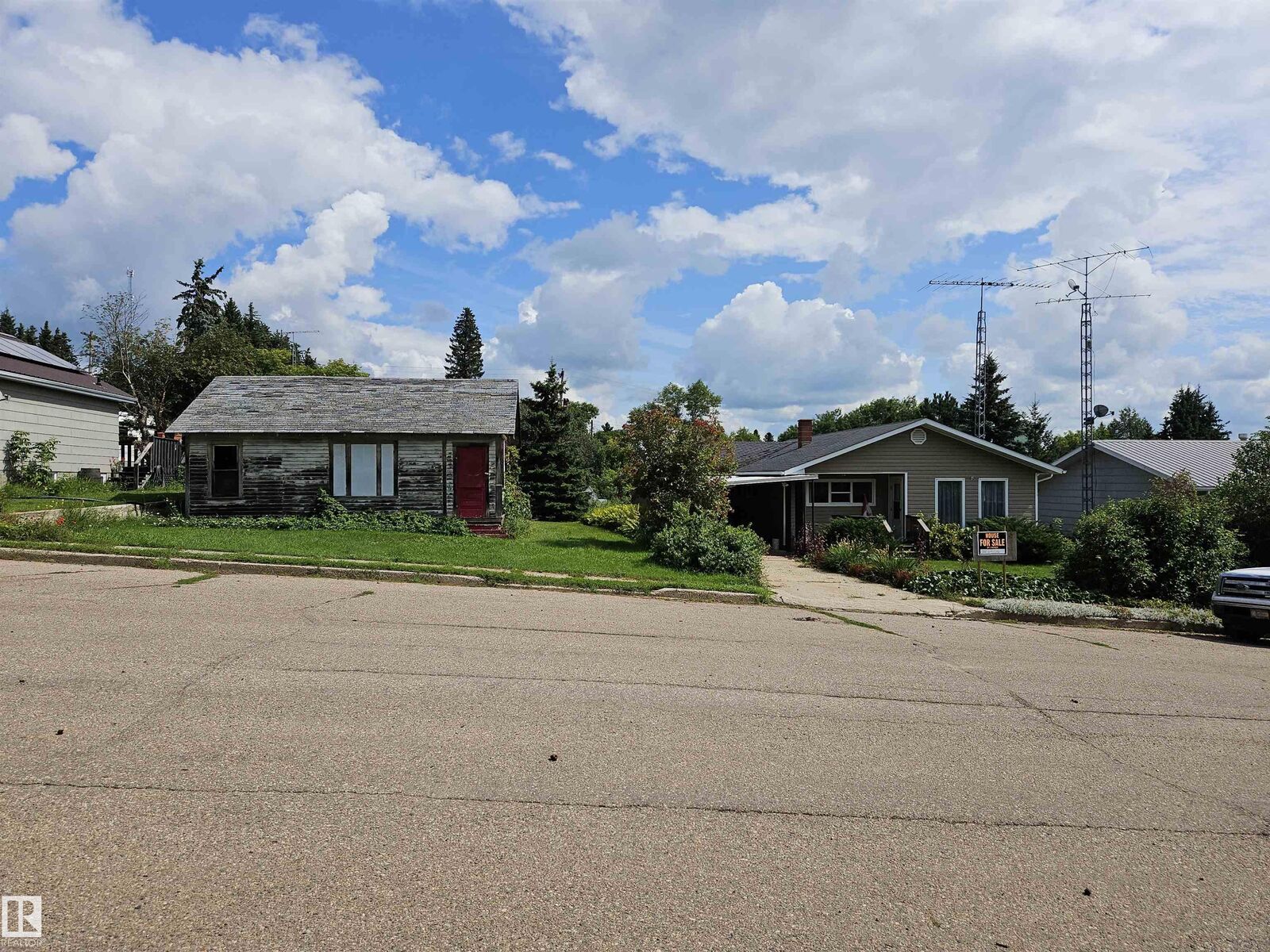 Property Photo:  5011 48 Street  AB T0B 3K0 