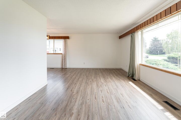 Property Photo: 7120 139 Avenue NW AB T5C 2M2