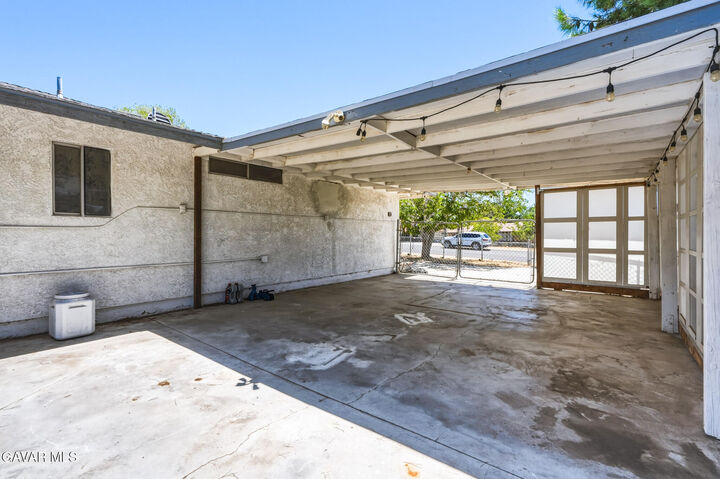 Property Photo:  17307 Longmeadow Avenue  CA 93591 