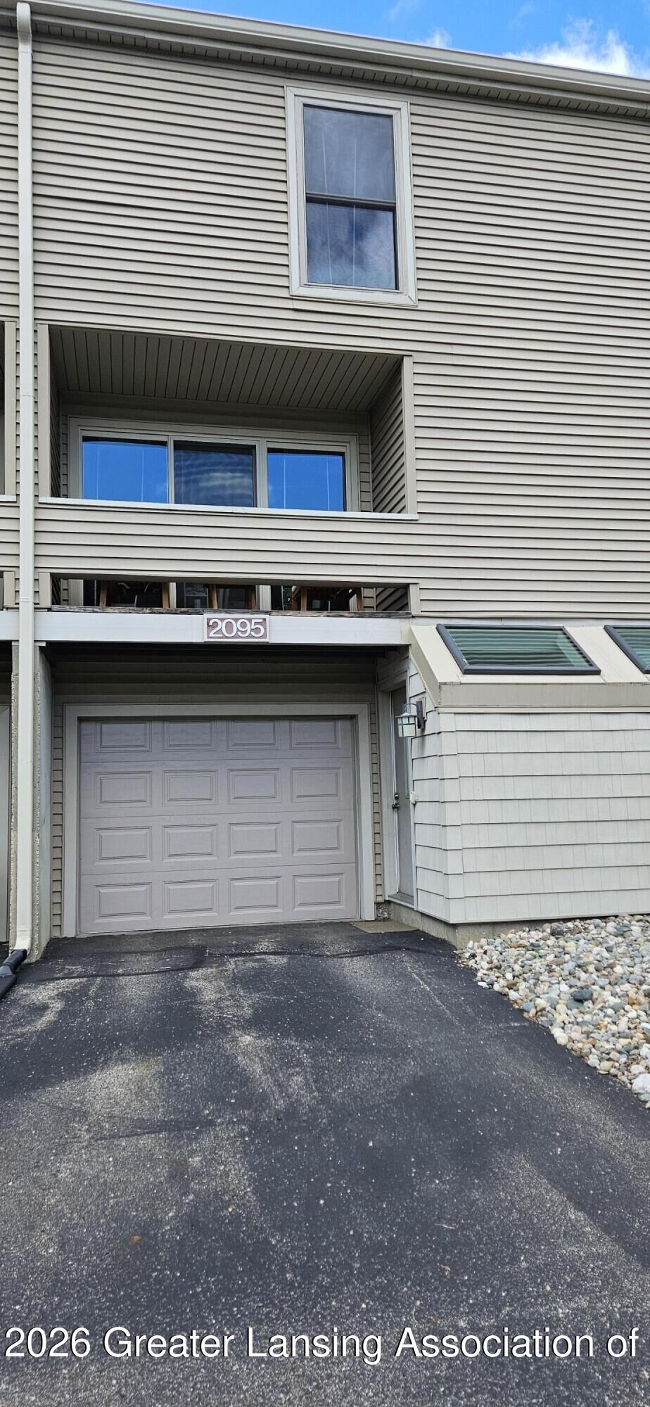 Property Photo:  2095 Fox Hollow Drive  MI 48864 