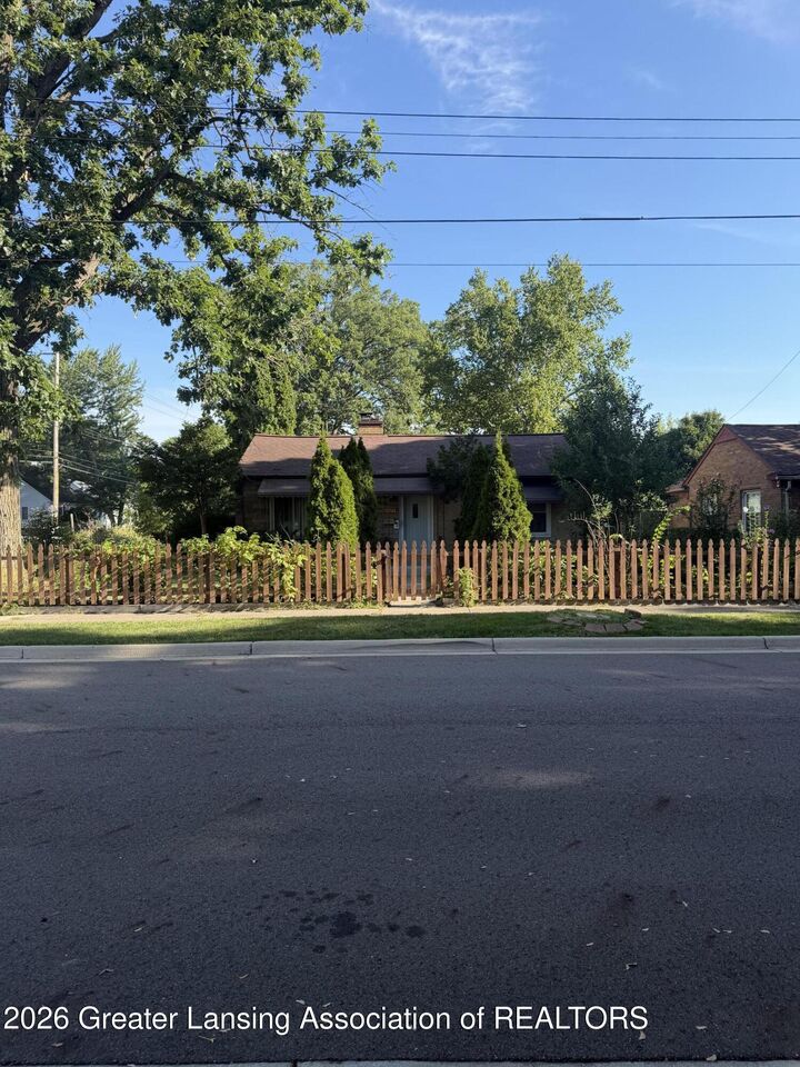 Property Photo:  1424 Poxson Avenue  MI 48910 