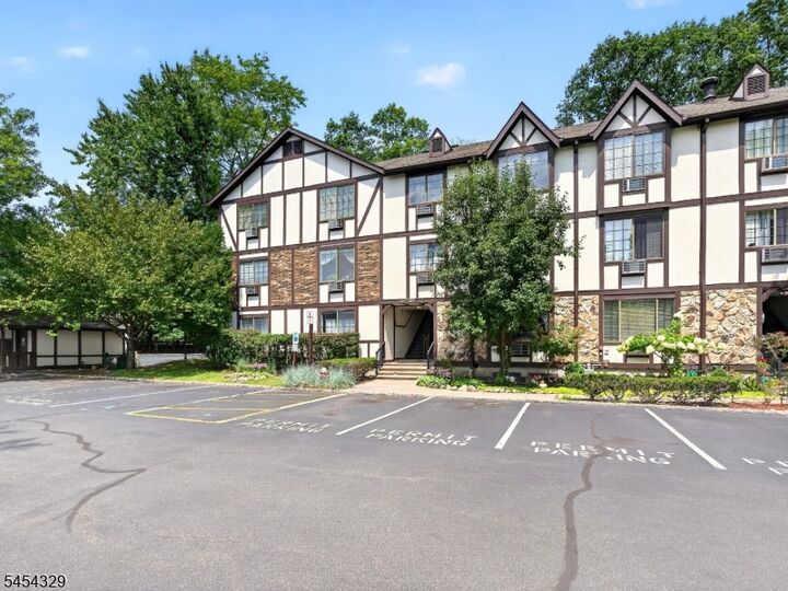 Property Photo:  1510 Faulkner Ct  NJ 07430 