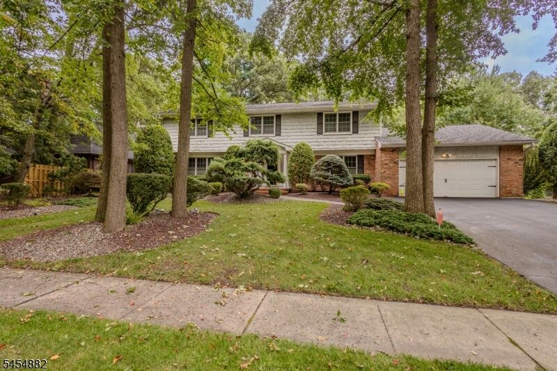 Property Photo:  6 Burlington Ln  NJ 08816 