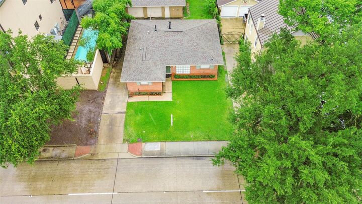 Property Photo:  6130 Kirby Drive  TX 77005 