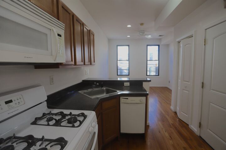 Property Photo:  158 Sherman Ave 3R  NJ 07307 