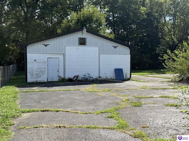 Property Photo:  308 E Poplar Street  KY 42701 