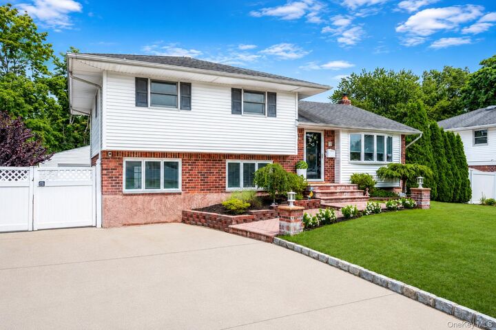Property Photo:  5 Gardenia Drive  NY 11725 