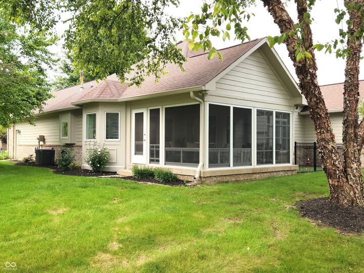 Property Photo: 11548 Applewood Circle IN 46032