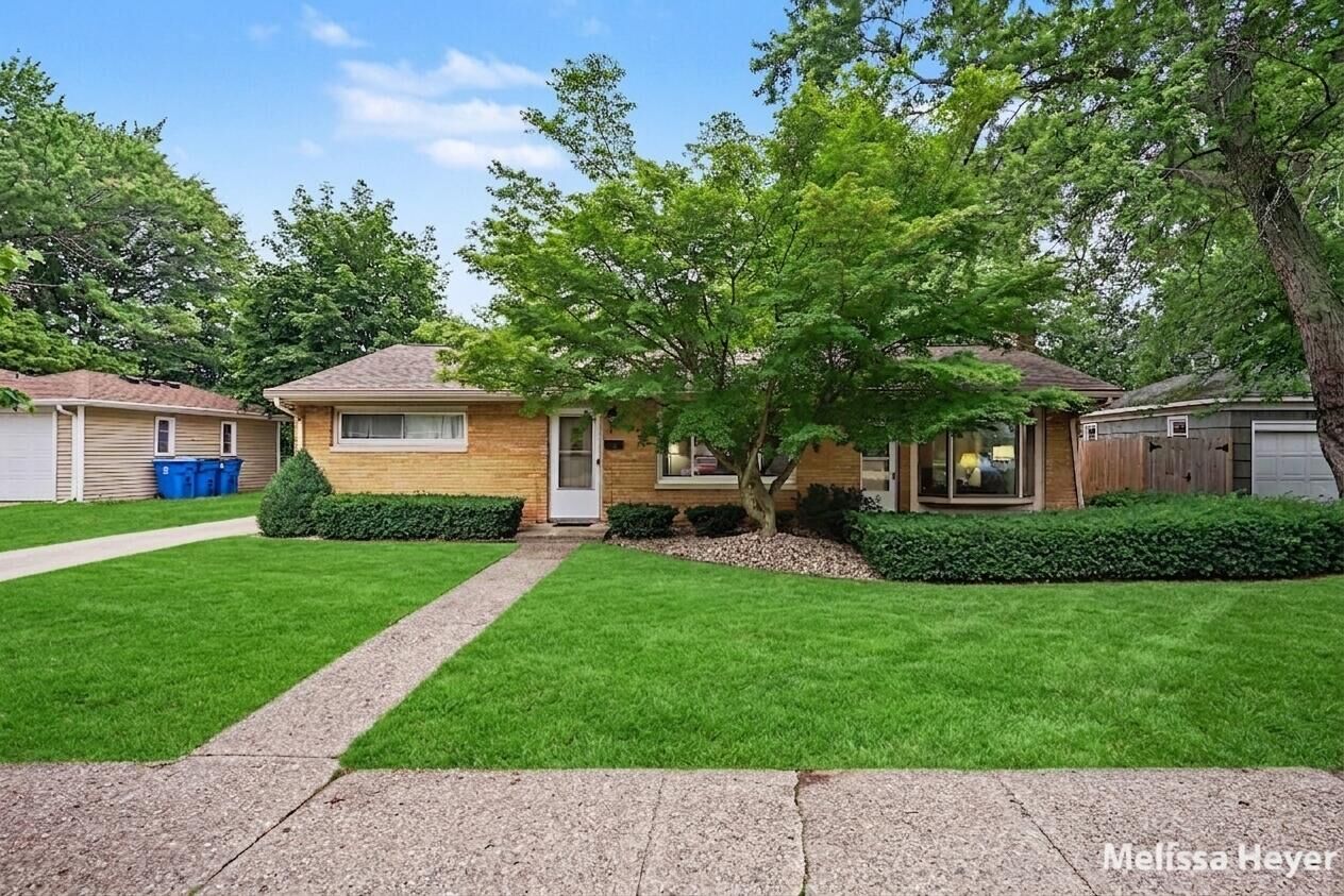Property Photo: 1121 Park Avenue MI 49417