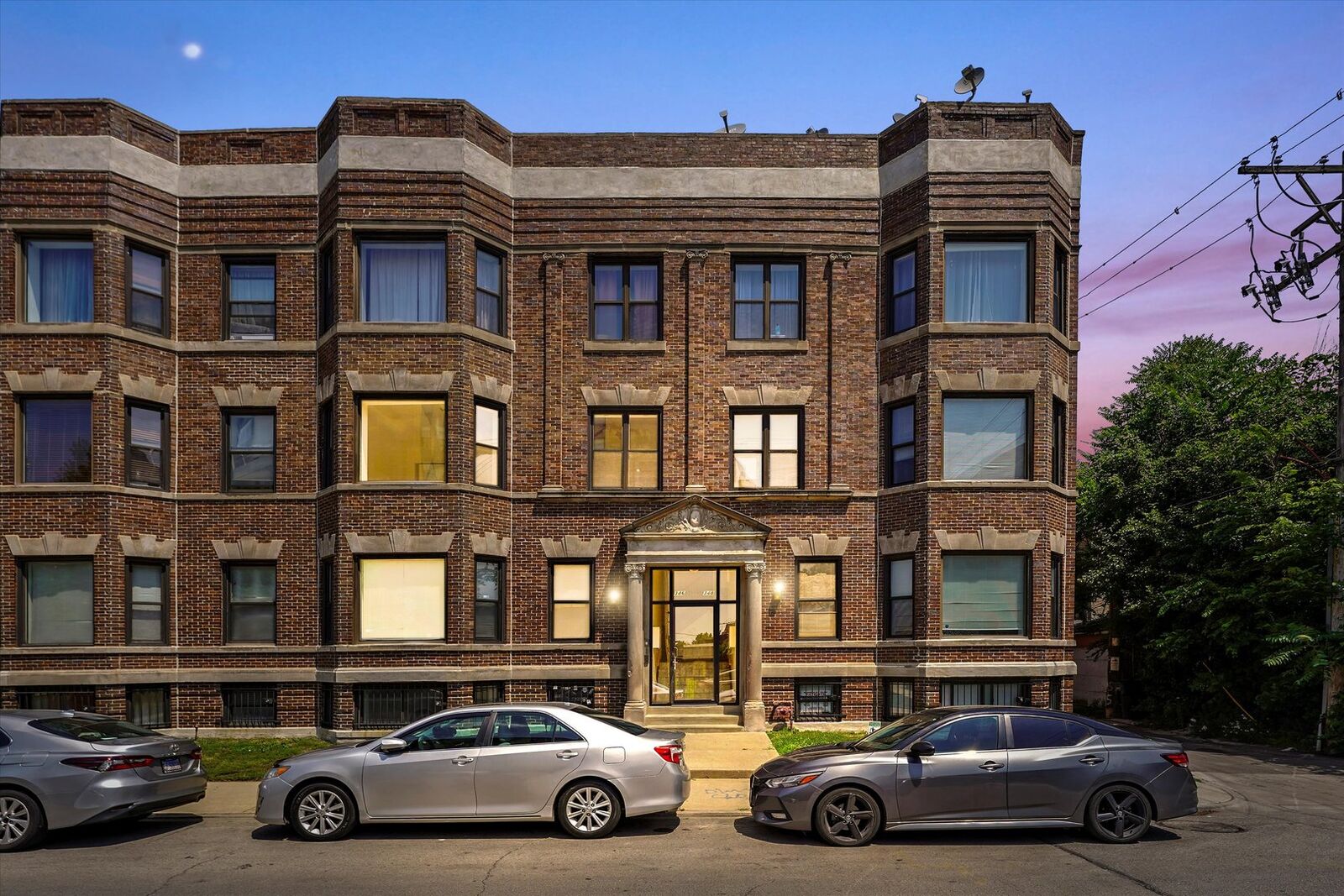 Property Photo: 348 E 41st Street 1 IL 60653