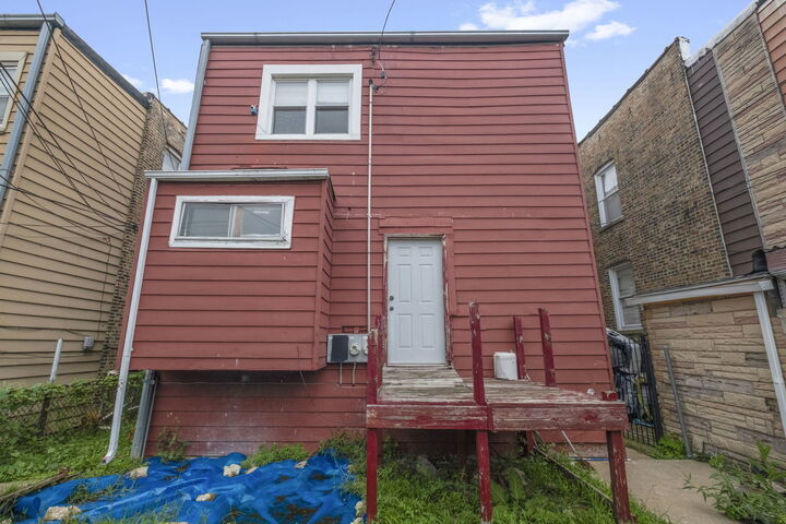 Property Photo: 4903 W Rice Street IL 60651