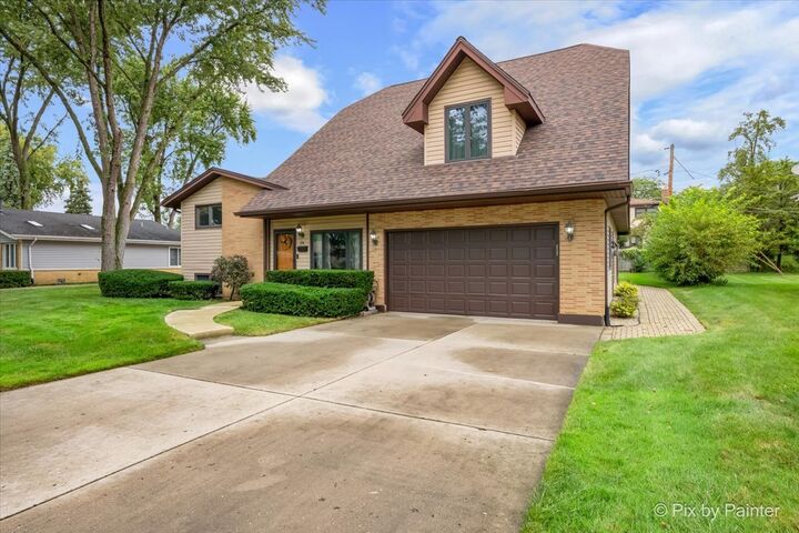 Property Photo:  24 W Devon Avenue  IL 60172 
