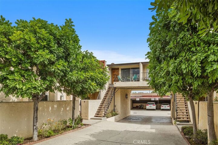 Property Photo:  1130 W Huntington Drive 8  CA 91007 