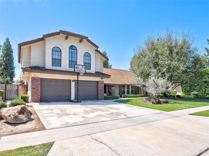 Property Photo: 805 E Kelso CA 93720