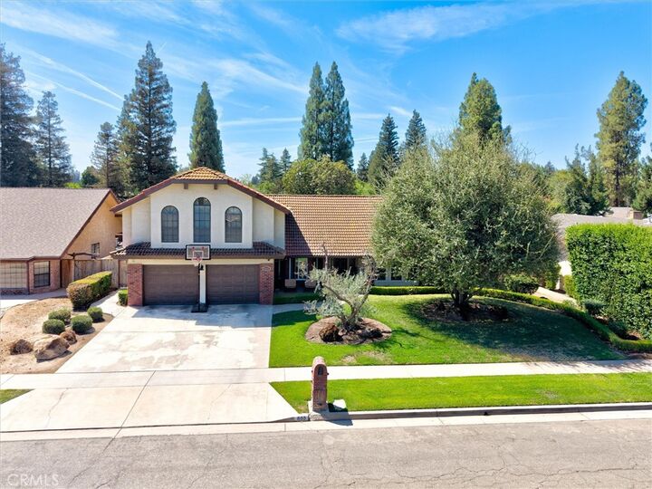Property Photo:  805 E Kelso  CA 93720 