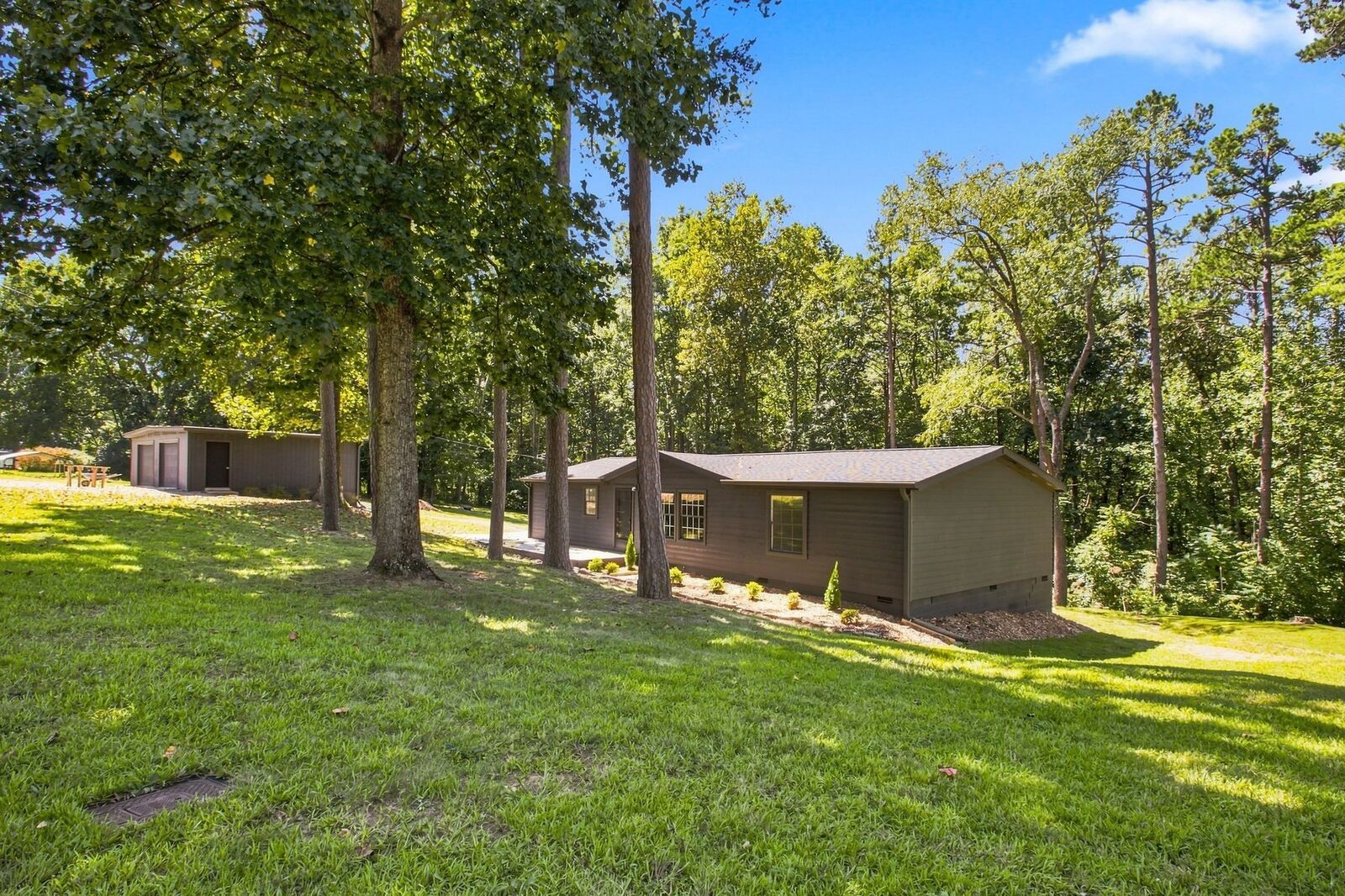Property Photo: 1058 Caps Rdg TN 37055