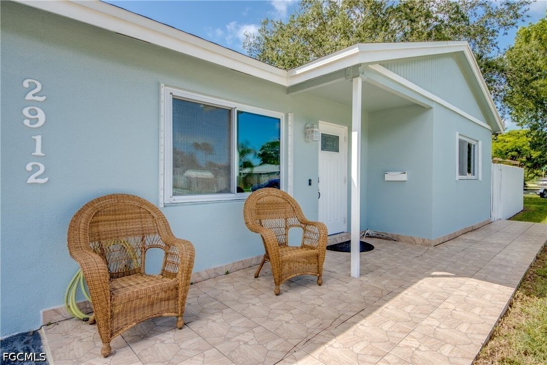 Property Photo:  2912 Poinciana Drive  FL 34105 