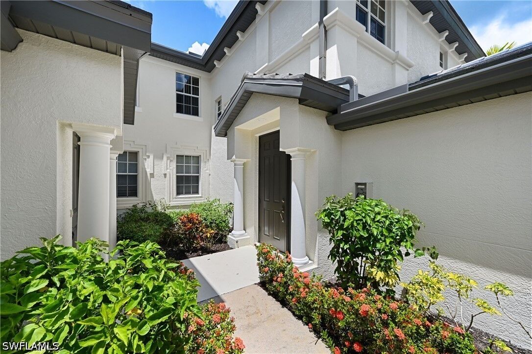 Property Photo:  1626 Tarpon Bay Drive S 202  FL 34119 
