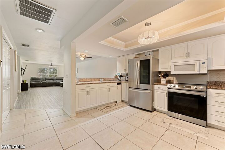Property Photo: 6750 Lone Oak Boulevard C FL 34109