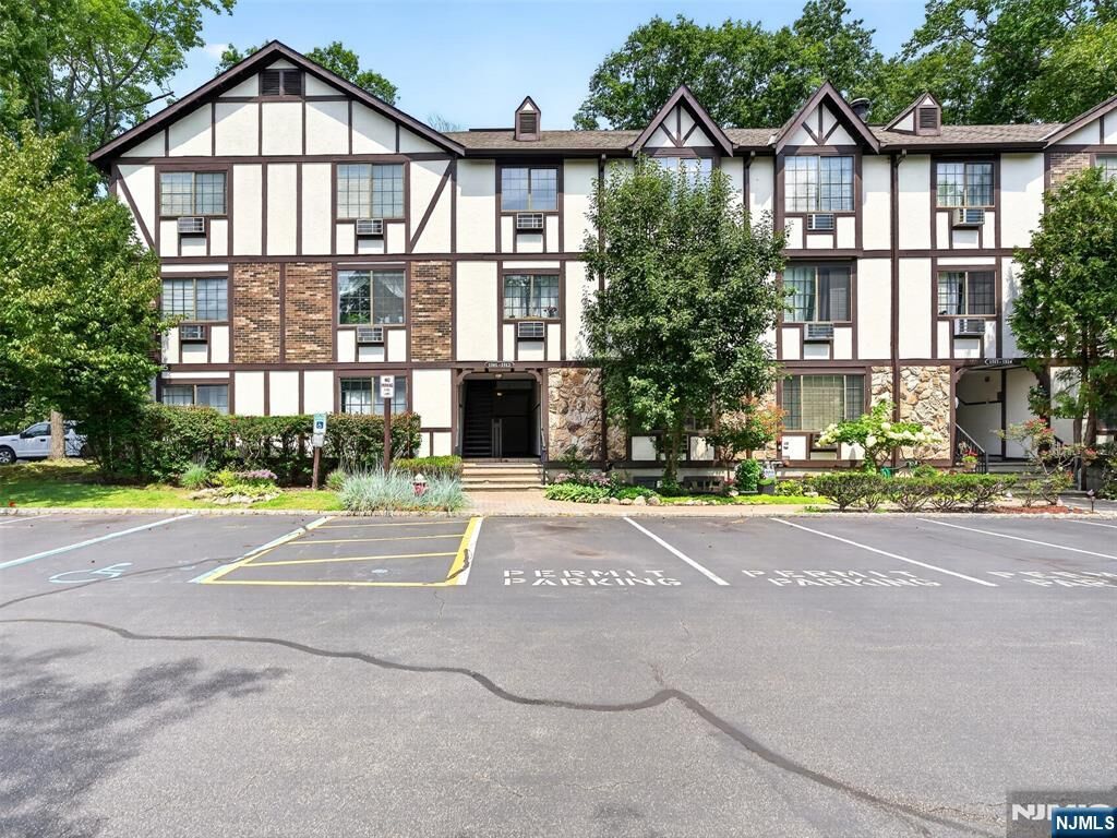 Property Photo:  1510 Faulkner Court  NJ 07430 