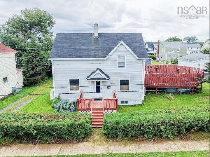 370 Hudson Street — photo 1