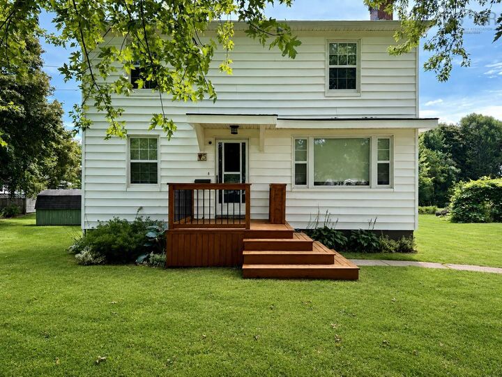 Property Photo:  5 Elmwood Drive  NS B4H 2G5 